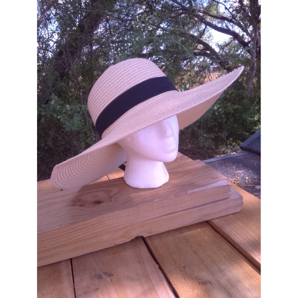 Vince Camuto Accessories - Vince Camuto Womens Wide Brim Straw Sun Hat Cream with Black Ribbon Bow O/S